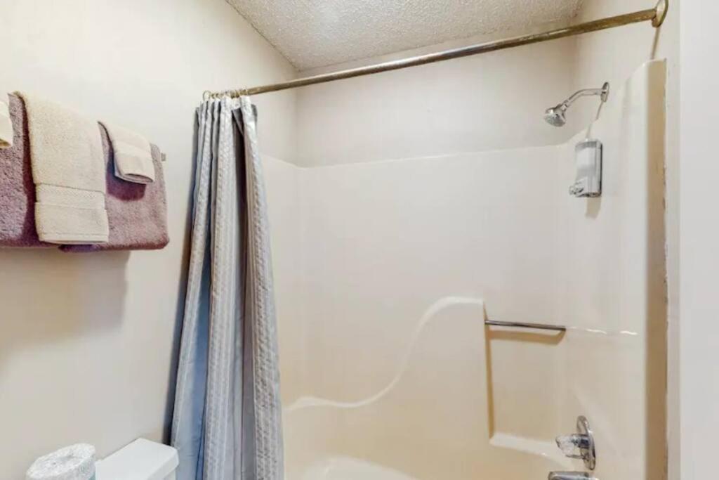 Jacuzzi Suite 206 At Tradewinds Юрека Спрингс Екстериор снимка