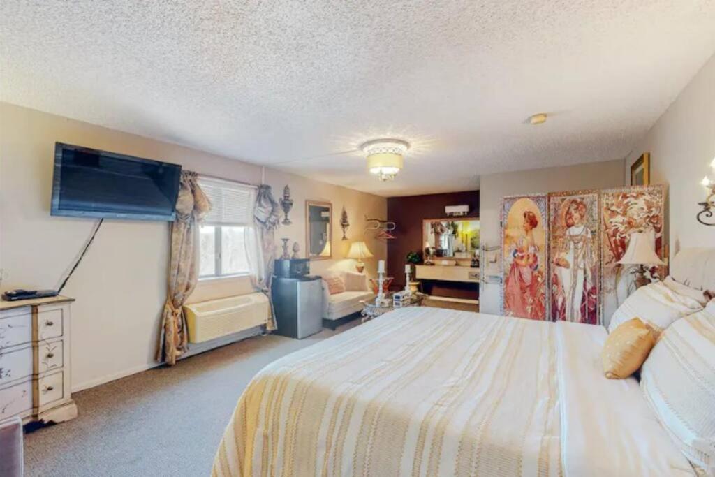 Jacuzzi Suite 206 At Tradewinds Юрека Спрингс Екстериор снимка